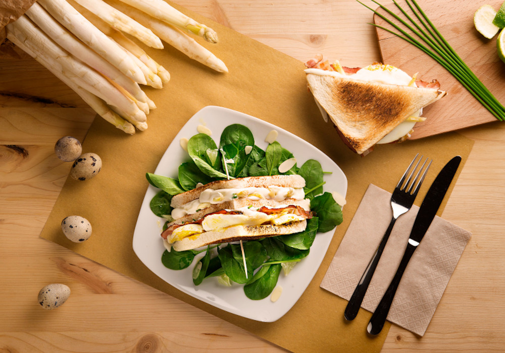 Club sandwich agli asparagi