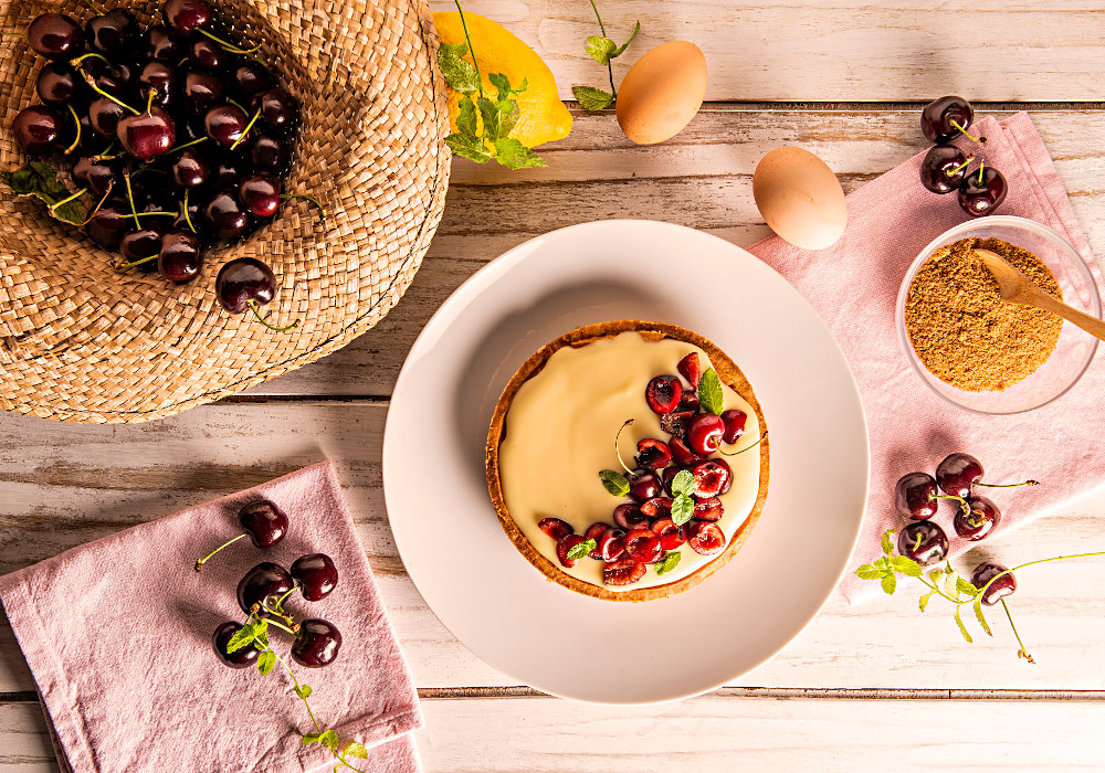 Frolla alla crema con ciliegie