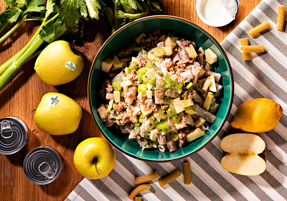 Maccheroncini con tonno, mela e sedano