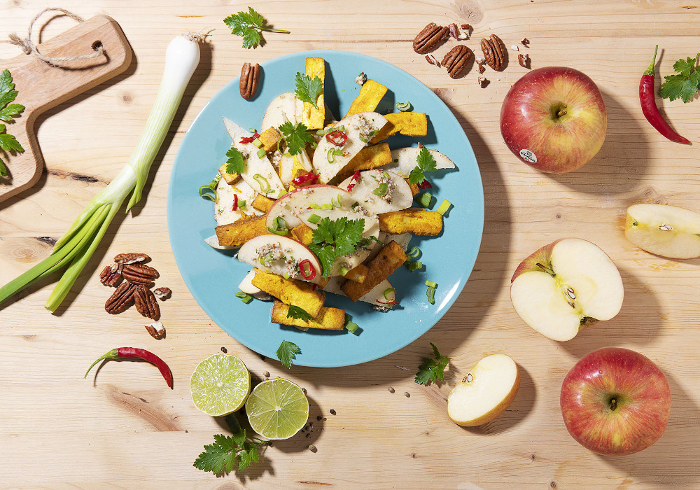 Insalata di mele e tofu alla curcuma