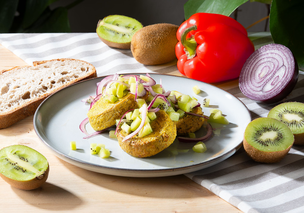 Polpette schiacciate di borlotti con salsa di kiwi