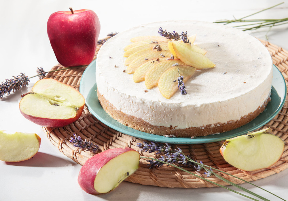 Torta fredda alle mele al profumo di lavanda