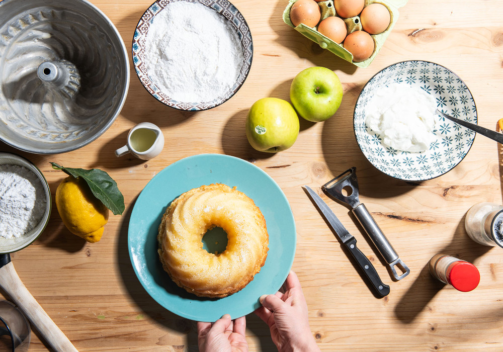 Ciambellone di mele con yogurt greco