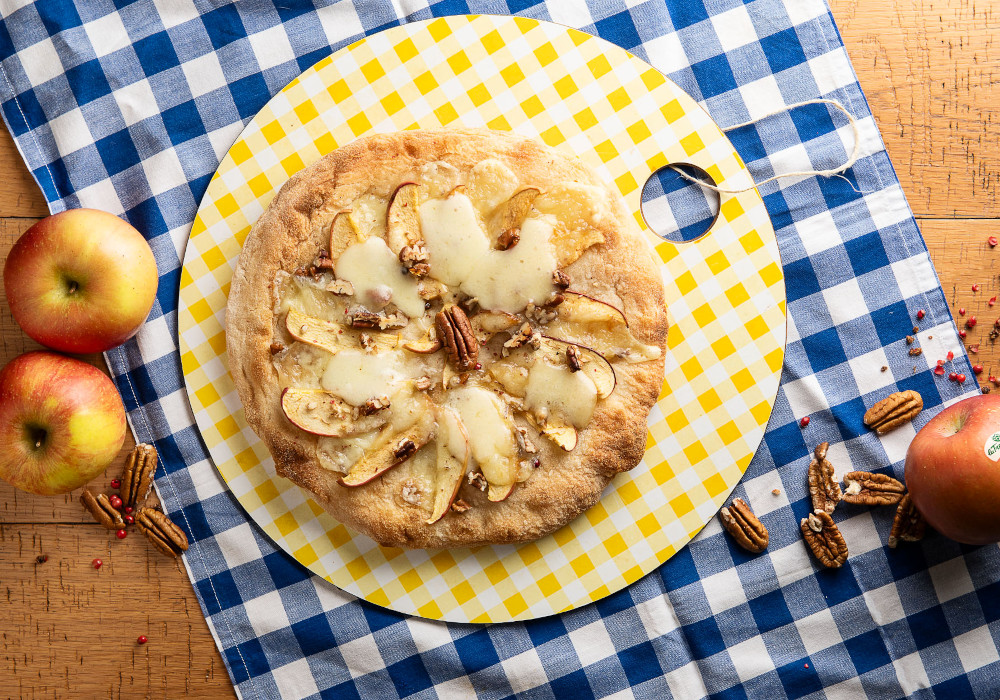 Pizza con mele e noci pecan